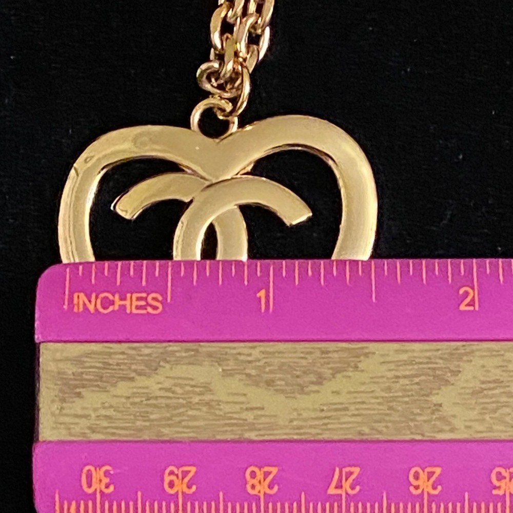 CHANEL Gold Heart Pendant Necklace with Interlocking CC - Picture 6 of 9